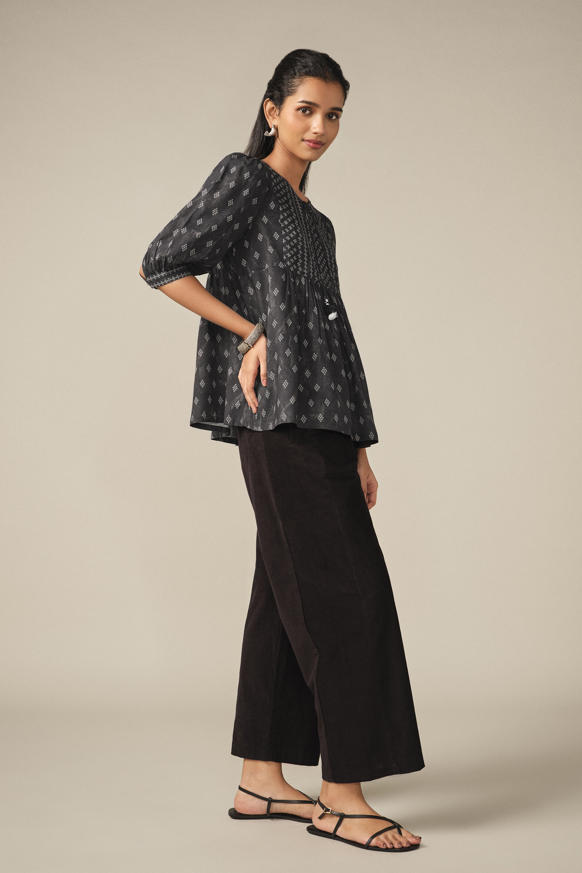 Printed Puff Sleeves Top in Black, Black, image 4